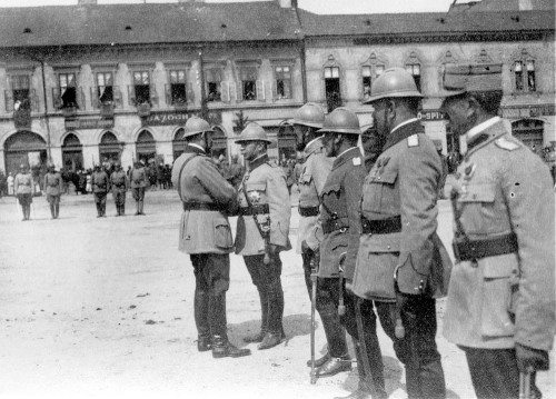 26. Ceremonia decorarii Generalului Gheorghe Mardarescu de catre Regele Ferdinand