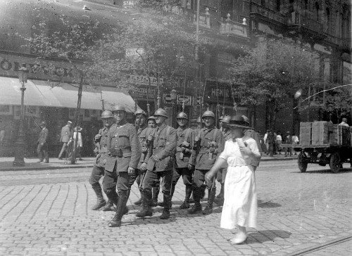 36.Patrula militara de Infanterie romana in centrul Budapestei