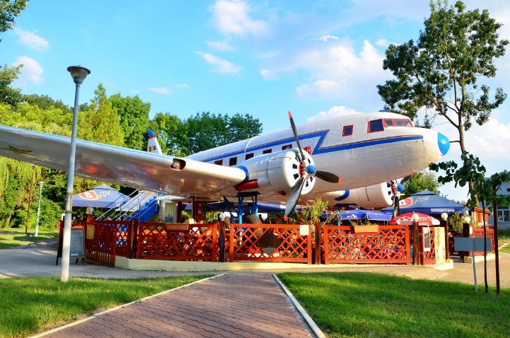 Avion Buzias